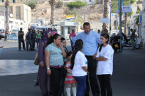  بالصور: الدخول مجاناً - المواطنون يبدأون بالتوافد إلى ميناء يافا للمشاركة في المهرجان 